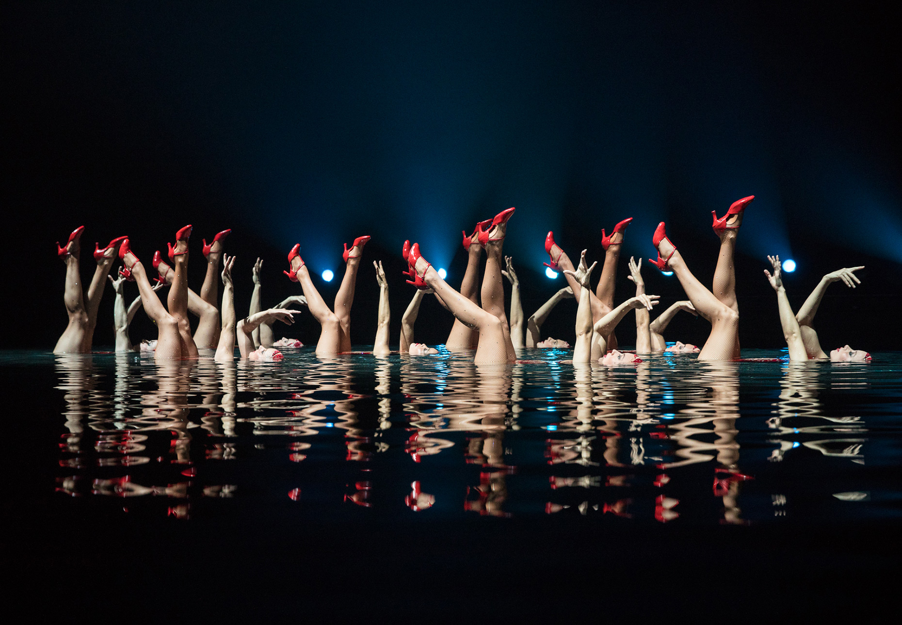  Synchronized swimmers Le RÊVE the Dream show At the Wynn Las Vegas Advertising